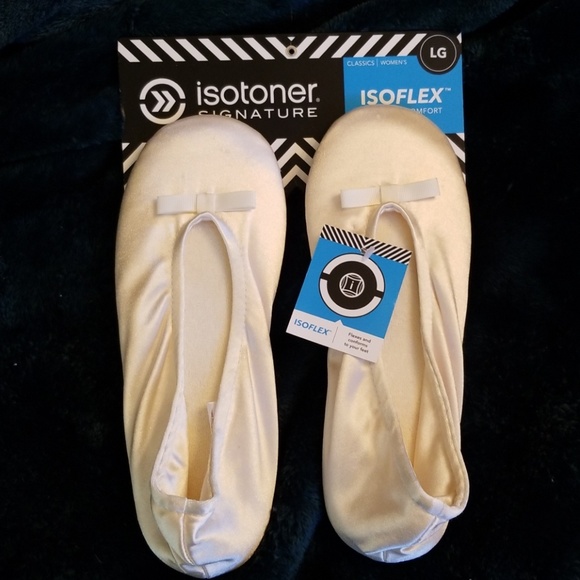 womens cream slippers